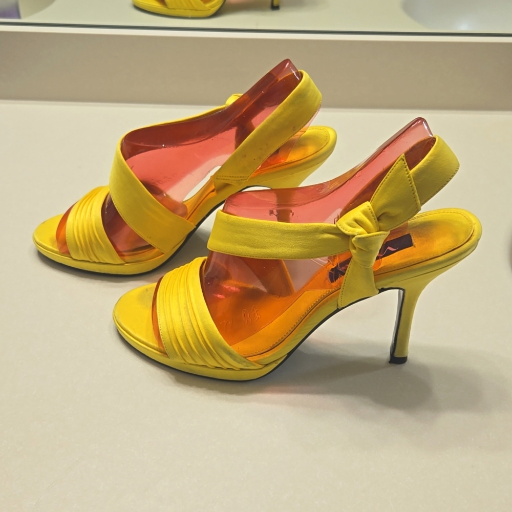 Nina yellow heels sz 8.5